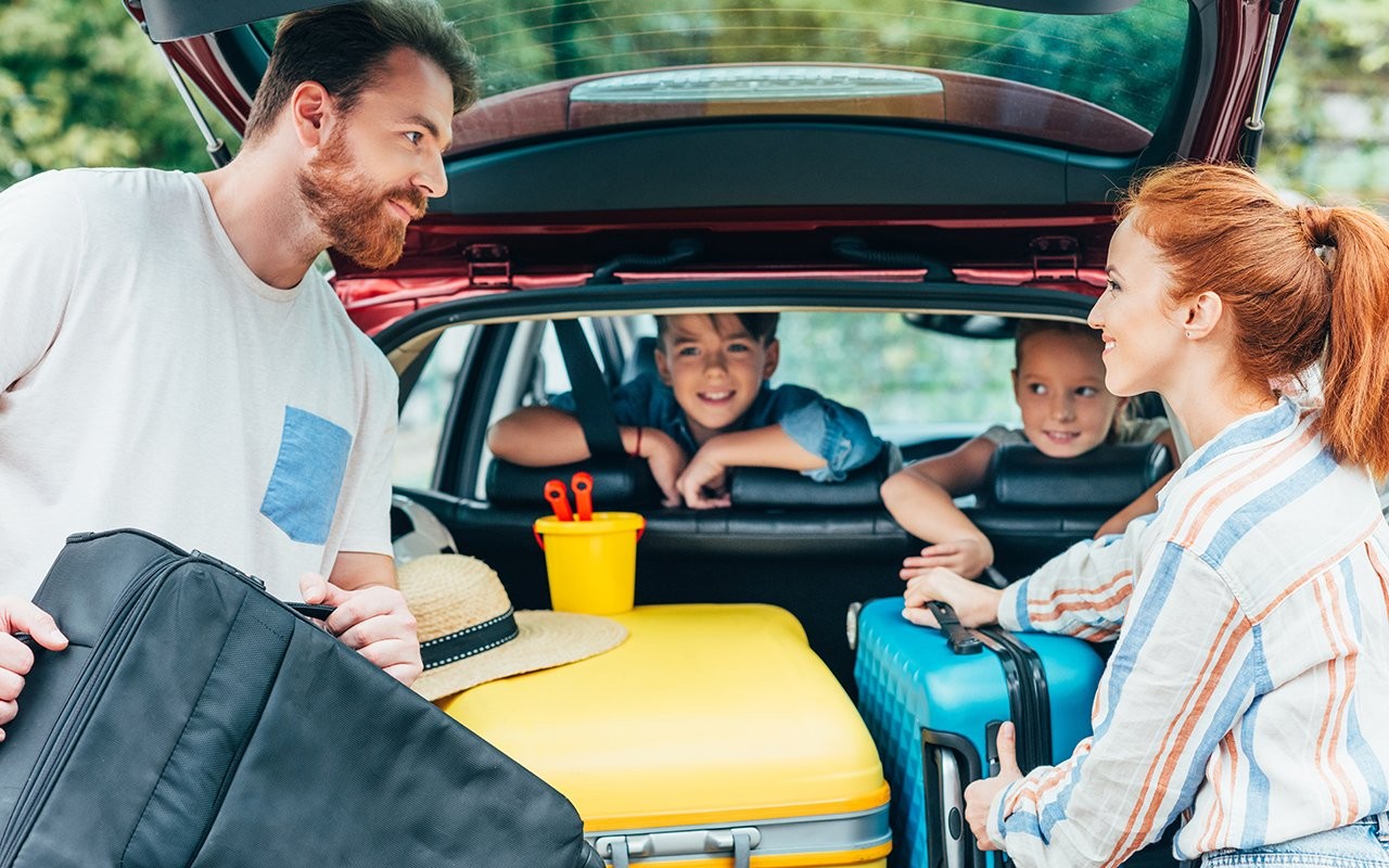 Как сделать автомобильную поездку с маленькими детьми более комфортной: Лайфхаки для родителей